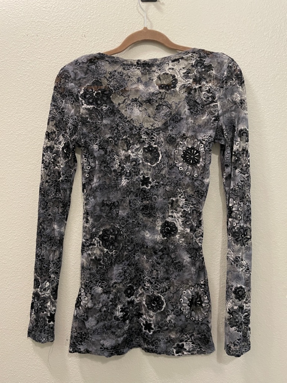 BKE VTG Y2K Sheer Floral Mesh Long Sleeve Top - Picture 7 of 7